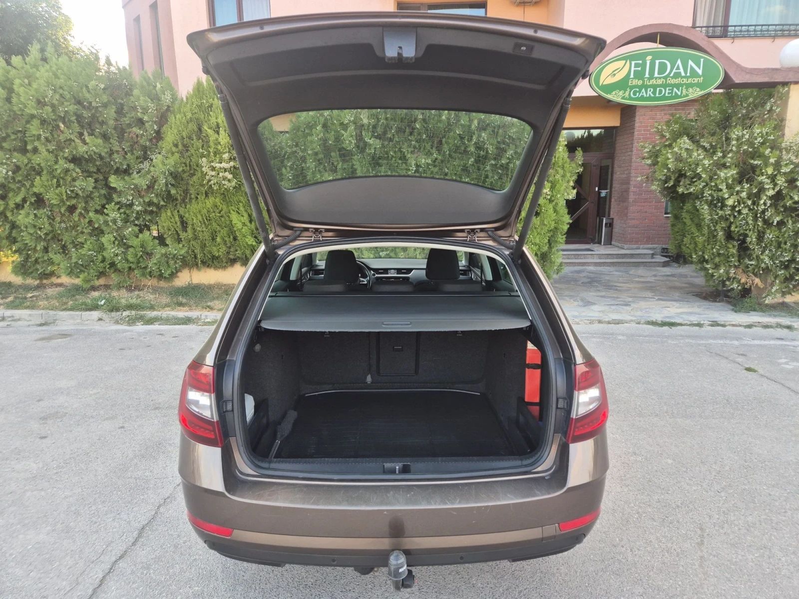 Skoda Octavia 1.6-TDI///АВТОМАТИК///ДИСТРОНИК , снимка 13 - Автомобили и джипове - 56185435