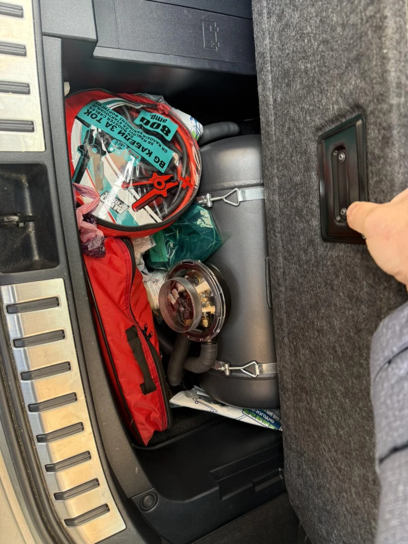 Lexus NX 300h, снимка 8 - Автомобили и джипове - 53403426