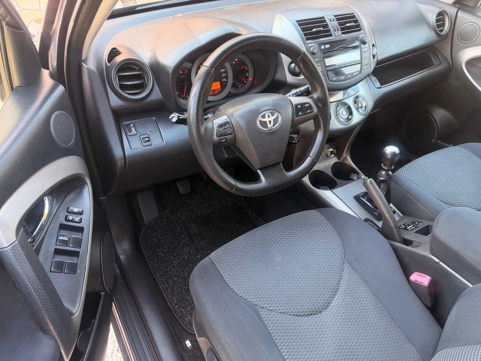 Toyota Rav4 2.2D4d* 6sk* FACE* 150ks* LIZING, снимка 15 - Автомобили и джипове - 53736366