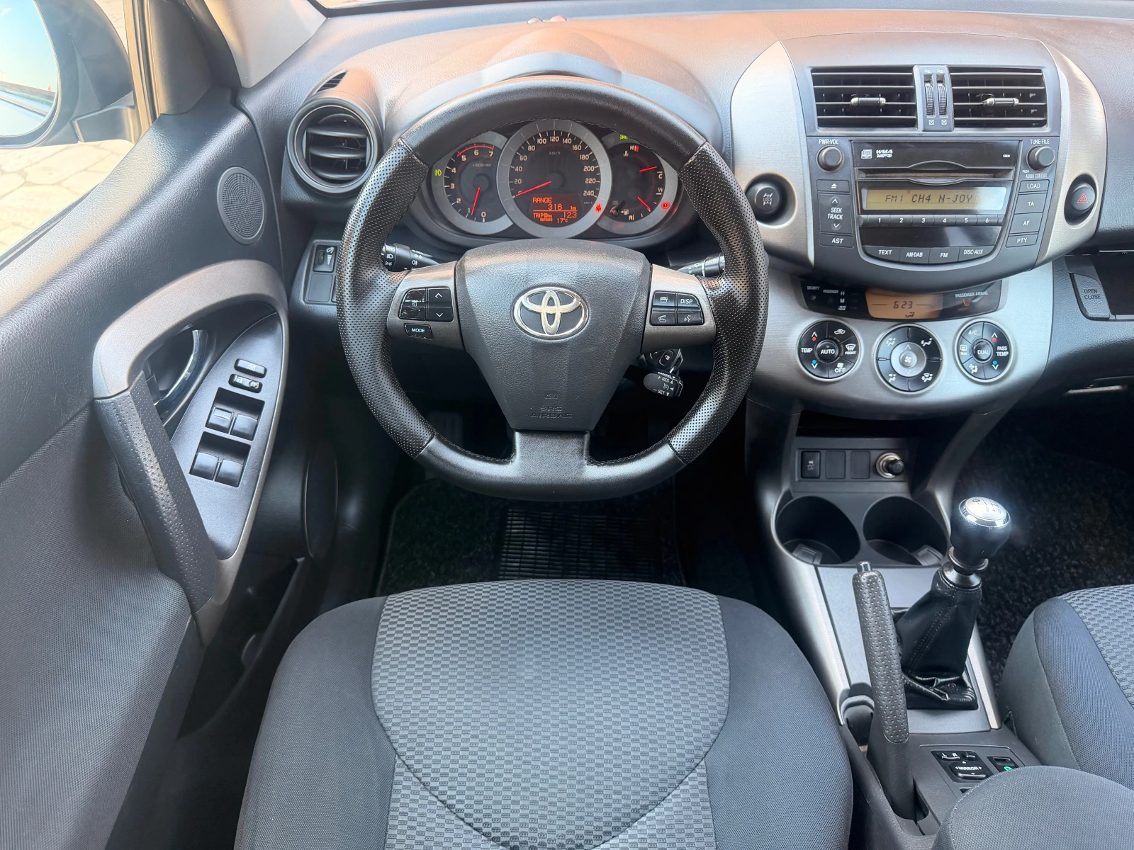 Toyota Rav4 2.2D4d* 6sk* FACE* 150ks* LIZING, снимка 3 - Автомобили и джипове - 53736366