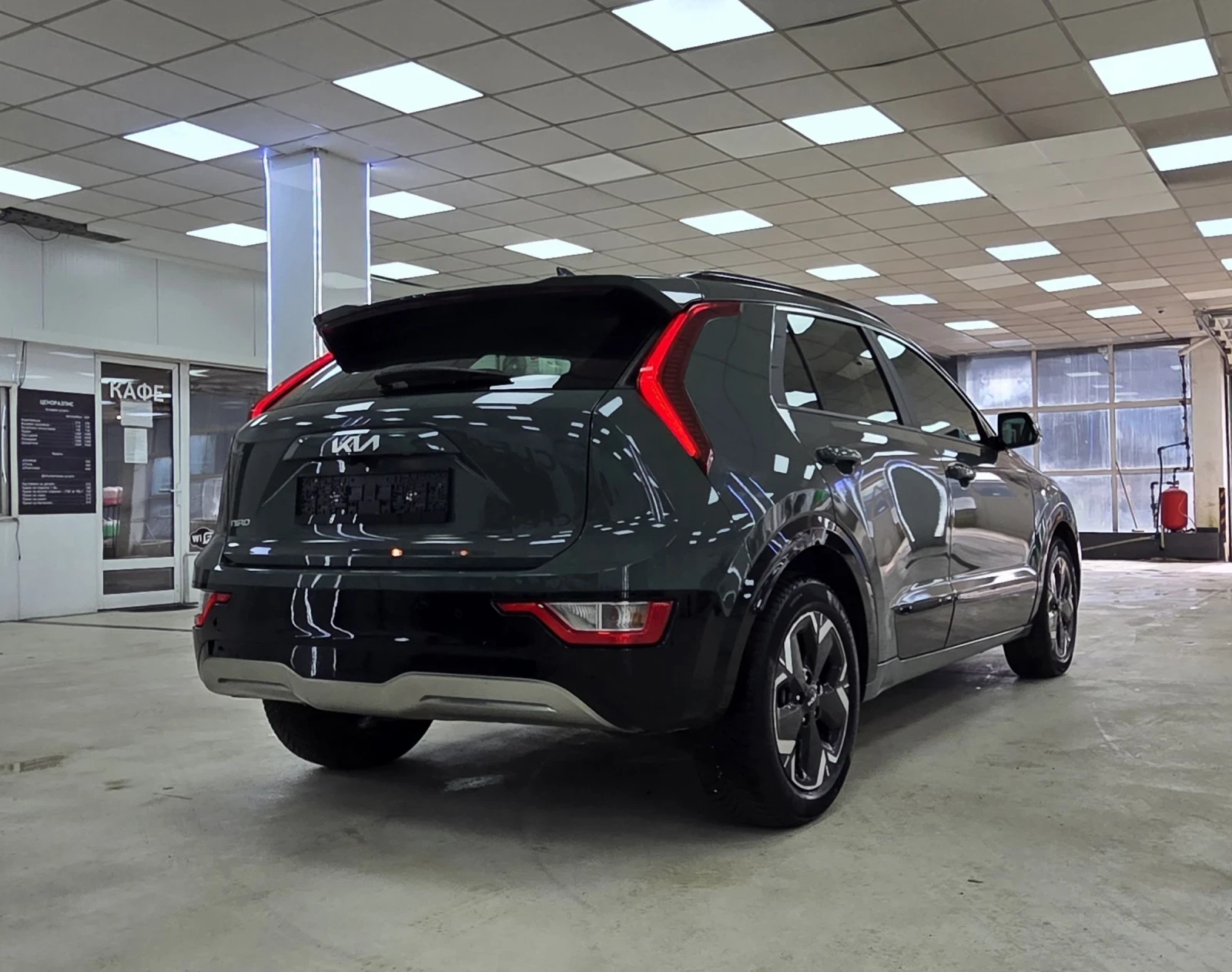 Kia Niro 64KWh/12.2024, снимка 3 - Автомобили и джипове - 54464654