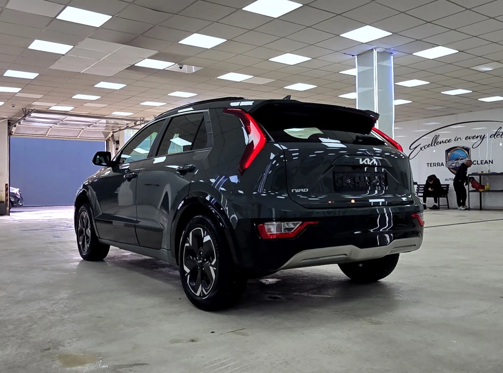 Kia Niro 64KWh/12.2024, снимка 5 - Автомобили и джипове - 54464654