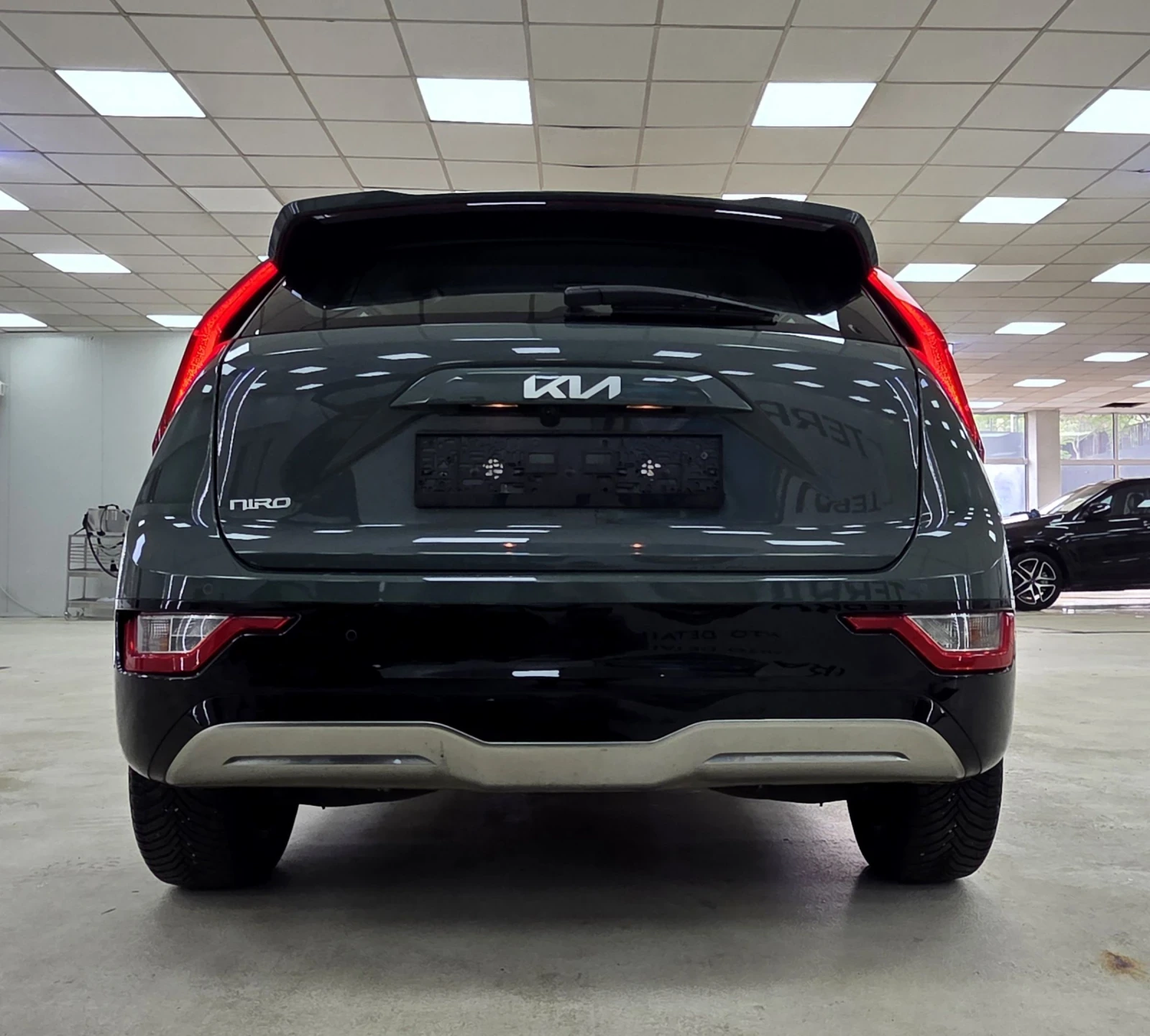 Kia Niro 64KWh/12.2024, снимка 4 - Автомобили и джипове - 54464654