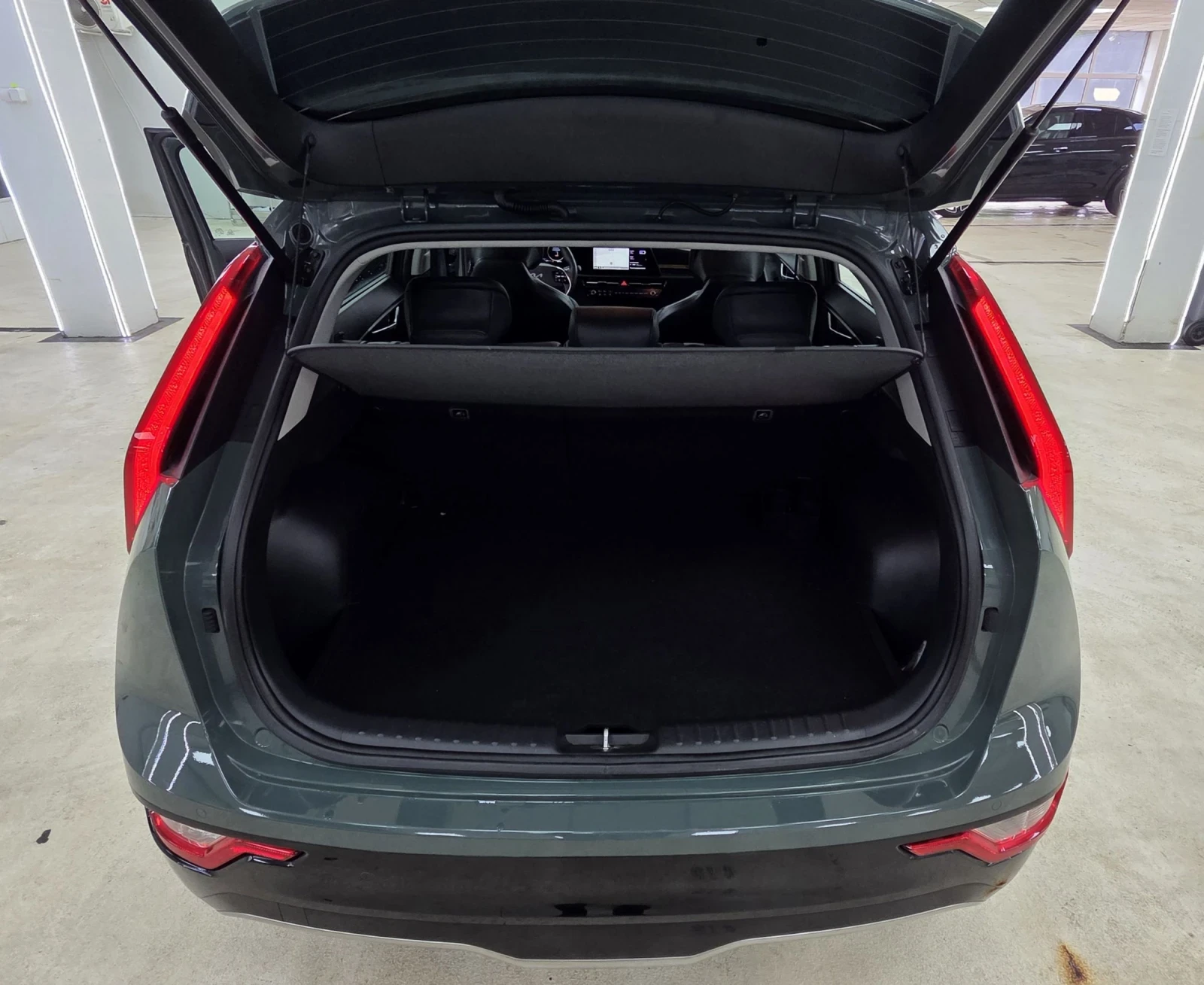 Kia Niro 64KWh/12.2024, снимка 10 - Автомобили и джипове - 54464654