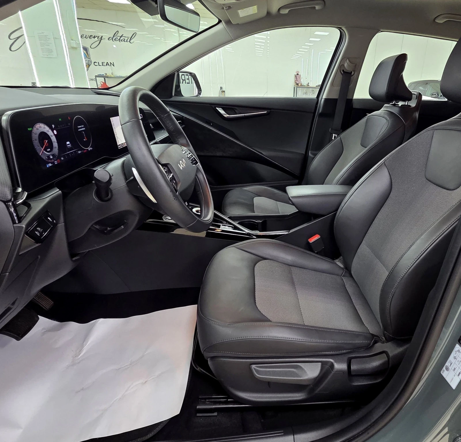 Kia Niro 64KWh/12.2024, снимка 8 - Автомобили и джипове - 54464654