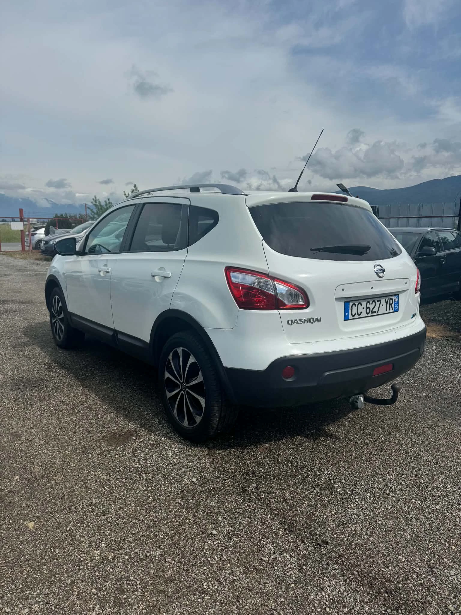 Nissan Qashqai 1.6 DCI-131 TEKNA, снимка 2 - Автомобили и джипове - 54909639