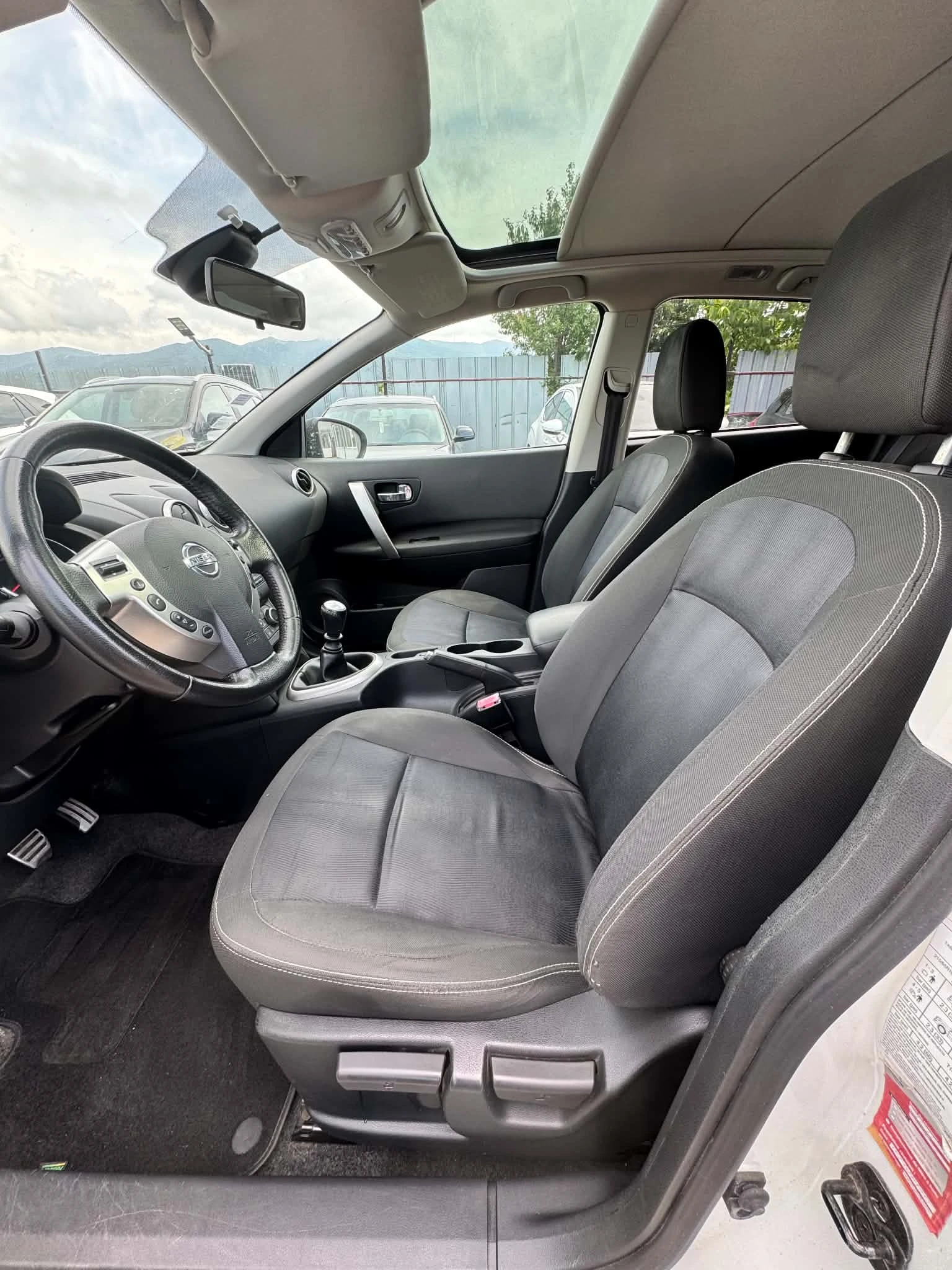 Nissan Qashqai 1.6 DCI-131 TEKNA, снимка 8 - Автомобили и джипове - 54909639