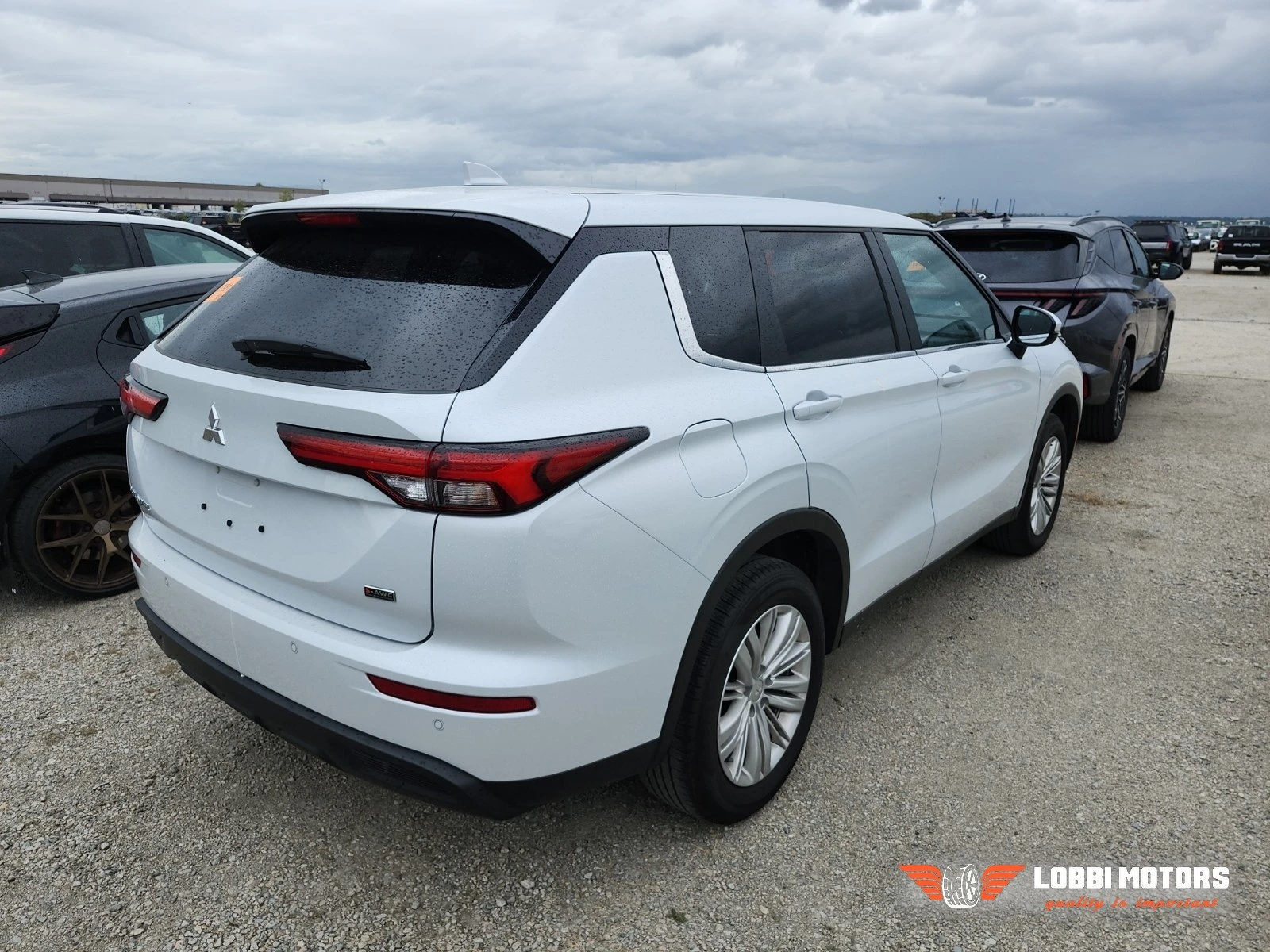 Mitsubishi Outlander, снимка 3 - Автомобили и джипове - 56103643