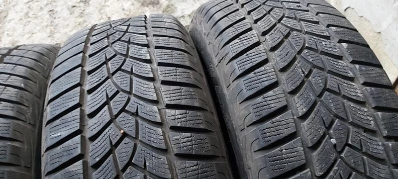 Гуми Зимни 215/65R16, снимка 3 - Гуми и джанти - 31495641