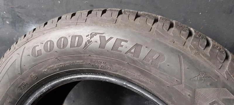 Гуми Зимни 215/65R16, снимка 4 - Гуми и джанти - 31495641