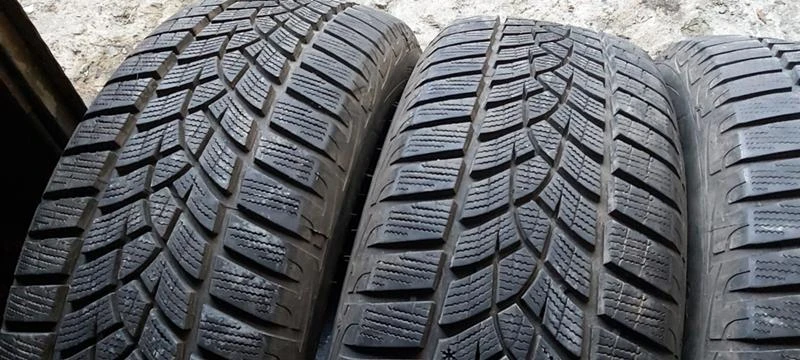 Гуми Зимни 215/65R16, снимка 2 - Гуми и джанти - 31495641