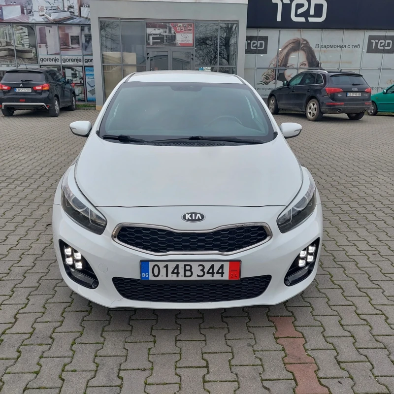 Kia Ceed 1.6 CRDI, снимка 14 - Автомобили и джипове - 44863620