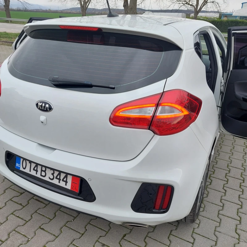 Kia Ceed 1.6 CRDI, снимка 13 - Автомобили и джипове - 44863620