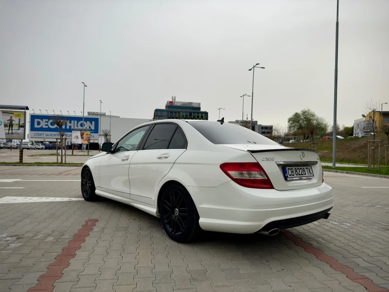 Mercedes-Benz C 300 AMG 4-MATIC, снимка 8 - Автомобили и джипове - 49699106