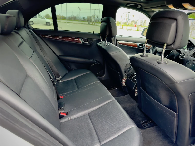 Mercedes-Benz C 300 AMG 4-MATIC, снимка 14 - Автомобили и джипове - 49699106