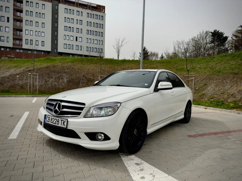 Mercedes-Benz C 300 AMG 4-MATIC, снимка 2 - Автомобили и джипове - 49699106
