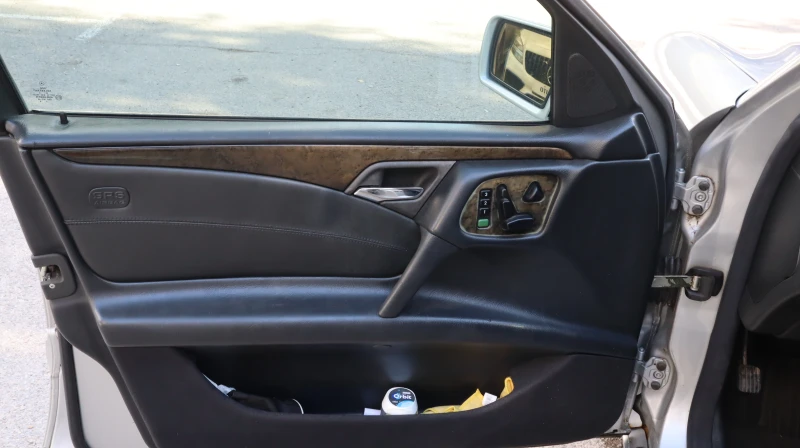 Mercedes-Benz E 55 AMG, снимка 13 - Автомобили и джипове - 52615478