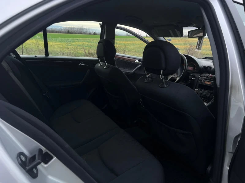 Mercedes-Benz C 220, снимка 8 - Автомобили и джипове - 52697534