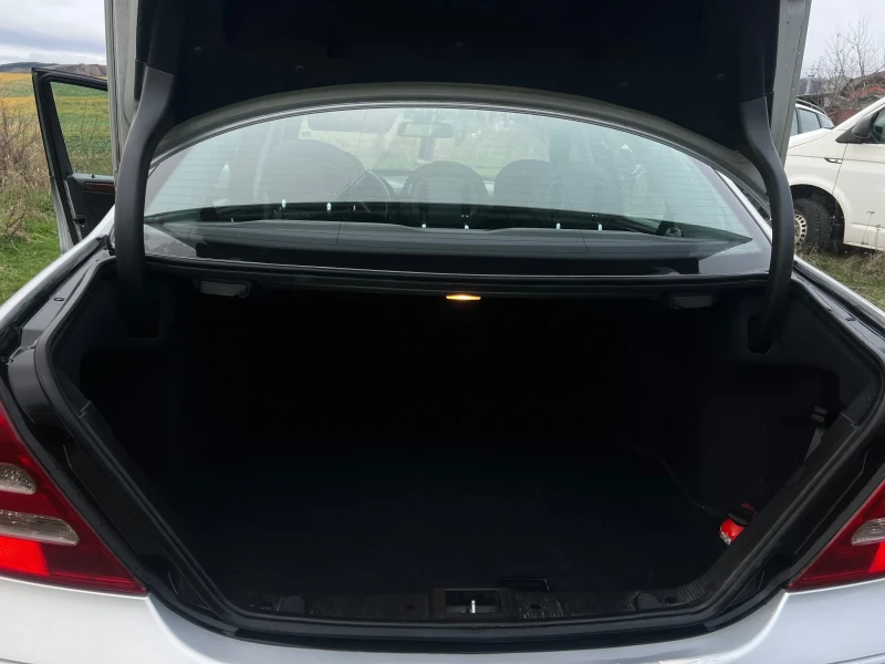 Mercedes-Benz C 220, снимка 9 - Автомобили и джипове - 52697534