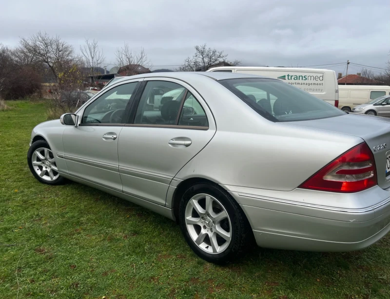 Mercedes-Benz C 220, снимка 4 - Автомобили и джипове - 52697534