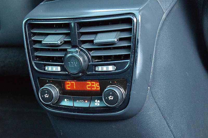 Peugeot 3008 2.2/GT/ШВЕЙЦАРИЯ/LED/НАВИ/ПАНОРАМА/F1, снимка 15 - Автомобили и джипове - 53076865