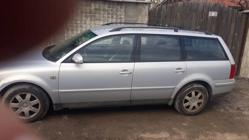 VW Passat 1.9 TDI 4br AFN 110ks Avtomat, снимка 3 - Автомобили и джипове - 47602498