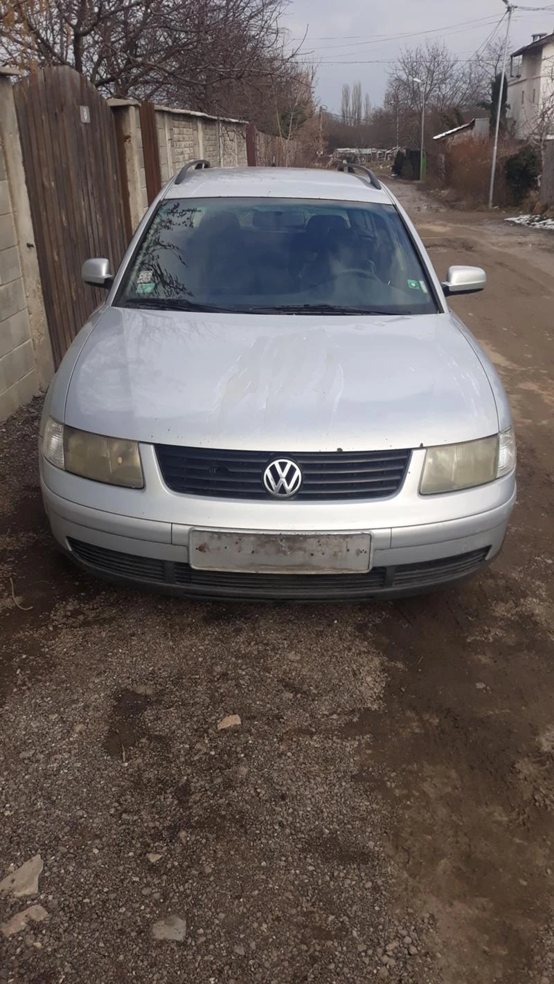 VW Passat 1.9 TDI 4br AFN 110ks Avtomat, снимка 1 - Автомобили и джипове - 47602498