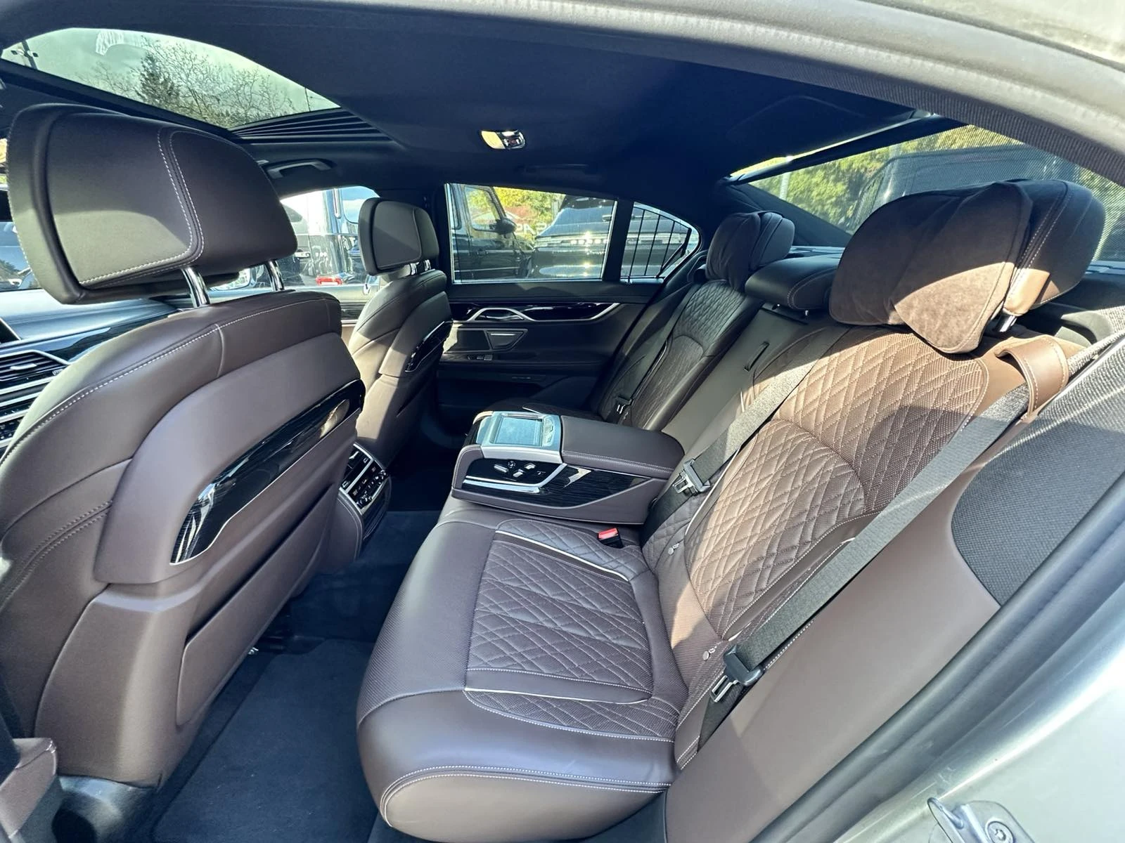 BMW 745 e Lim  M-Pack /CAMERA/HUD/ | Mobile.bg   14