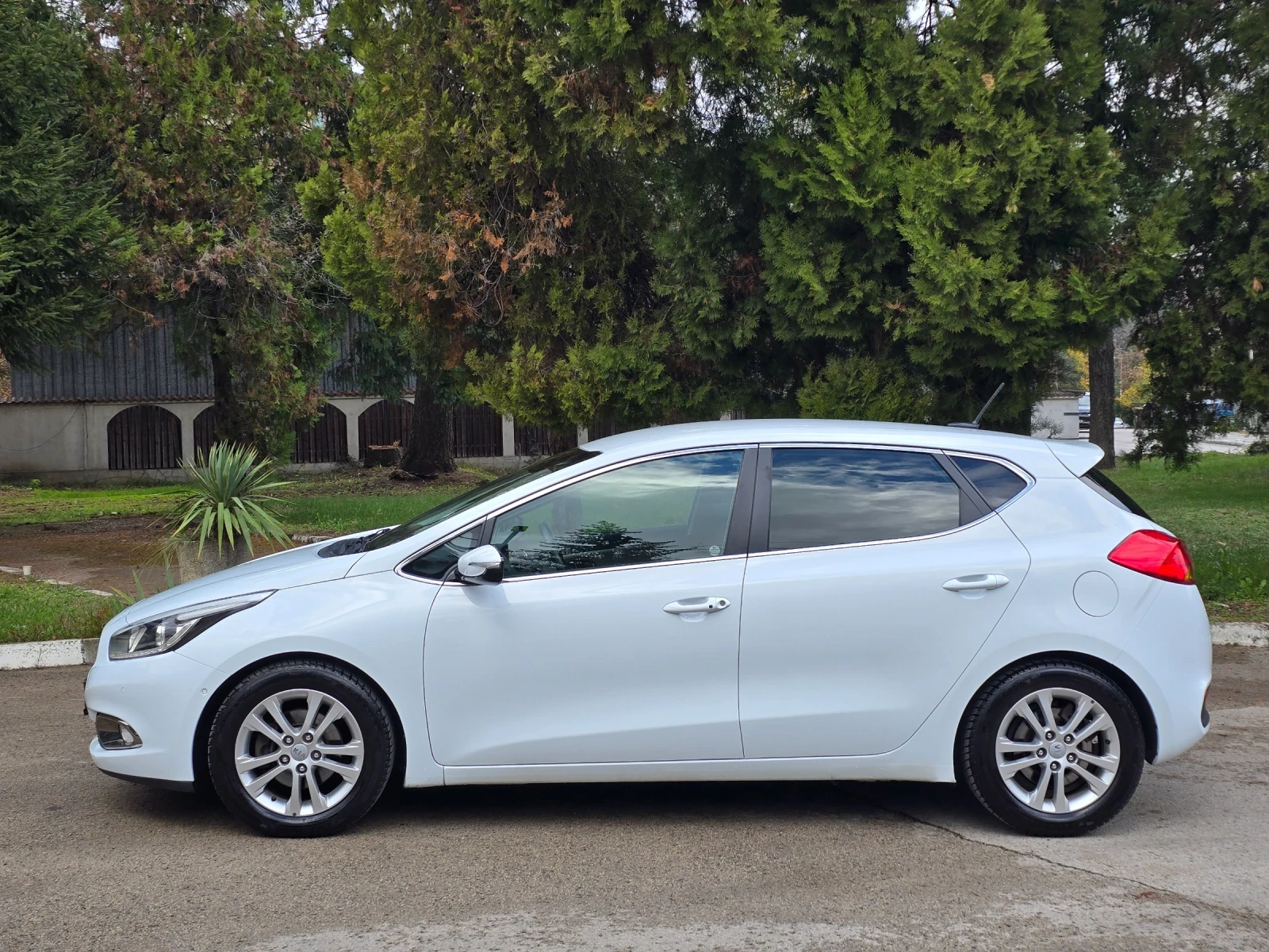 Kia Ceed 1.6i 135 к.с. ШВЕЙЦАРИЯ  - изображение 2