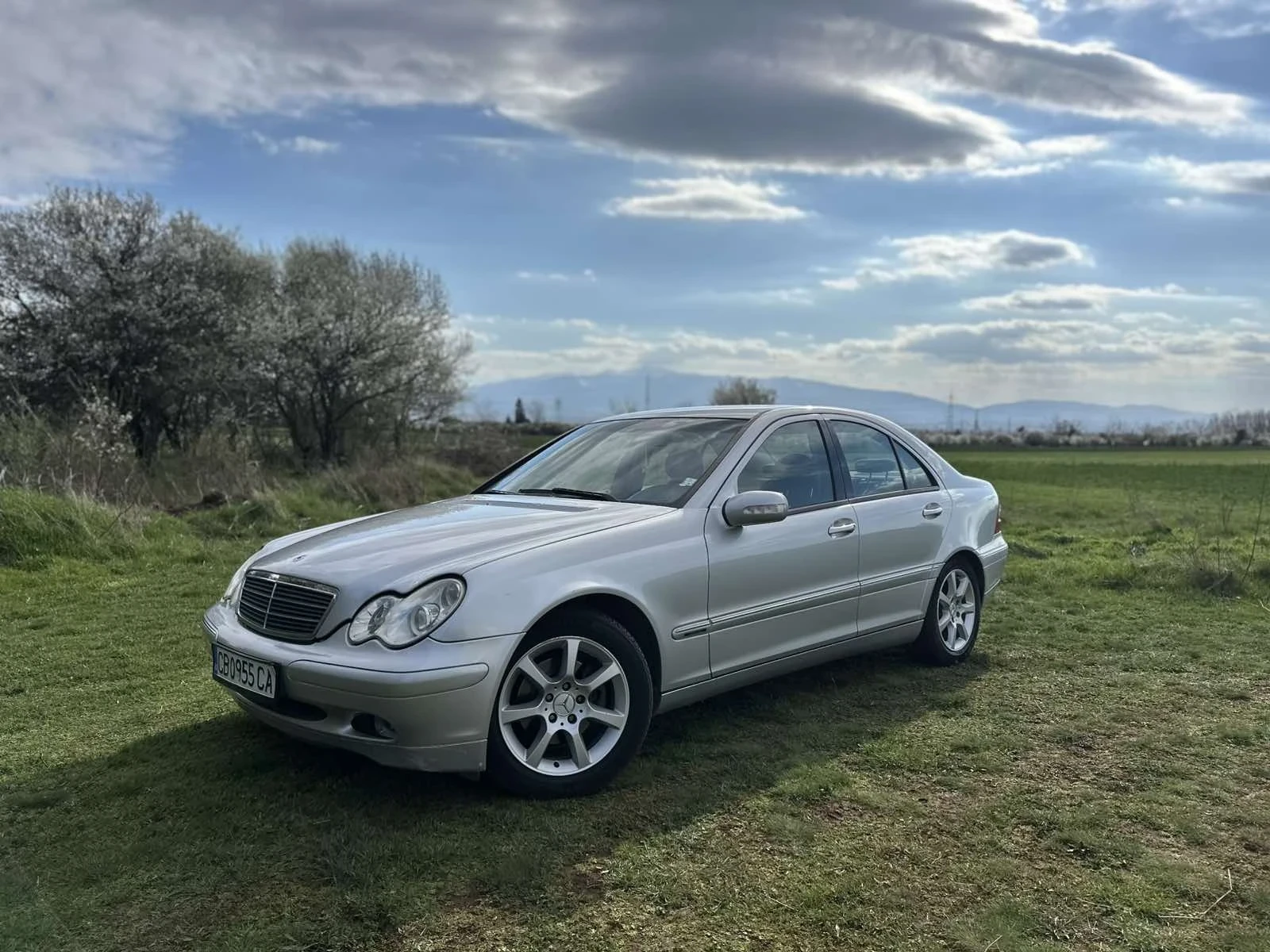 Mercedes-Benz C 220, снимка 4 - Автомобили и джипове - 54128652