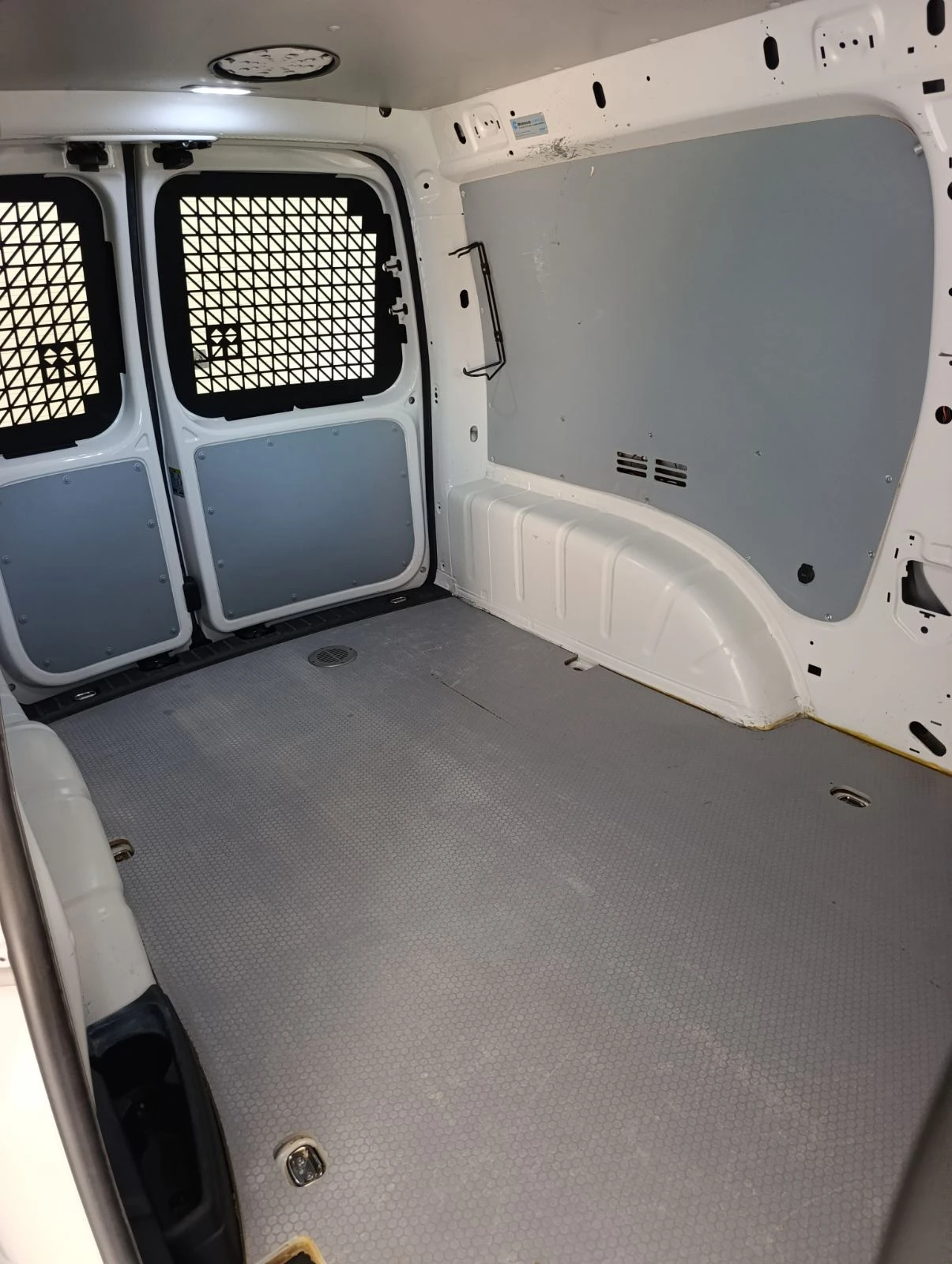 VW Caddy MAXI-2.0TDI 102кс DSG , снимка 13 - Автомобили и джипове - 54486891