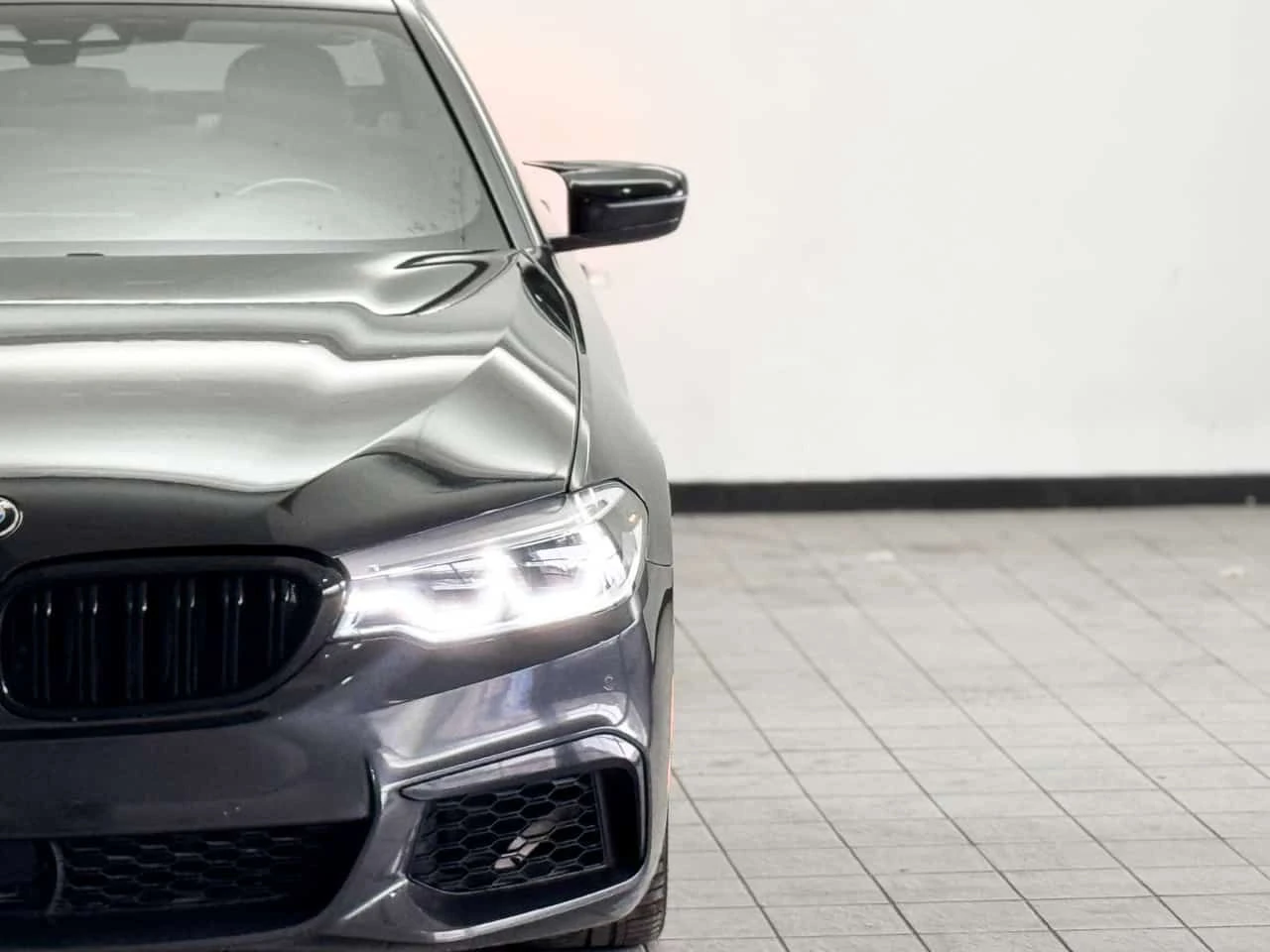BMW 550 M550i xDrive Sedan| Sport-tuned | 16-speaker audio, снимка 8 - Автомобили и джипове - 54528804