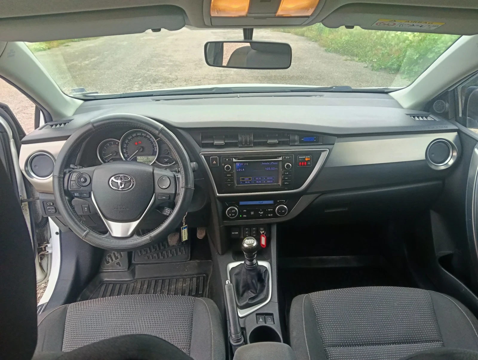 Toyota Auris 2.0 D4D 124кс, снимка 11 - Автомобили и джипове - 54580319