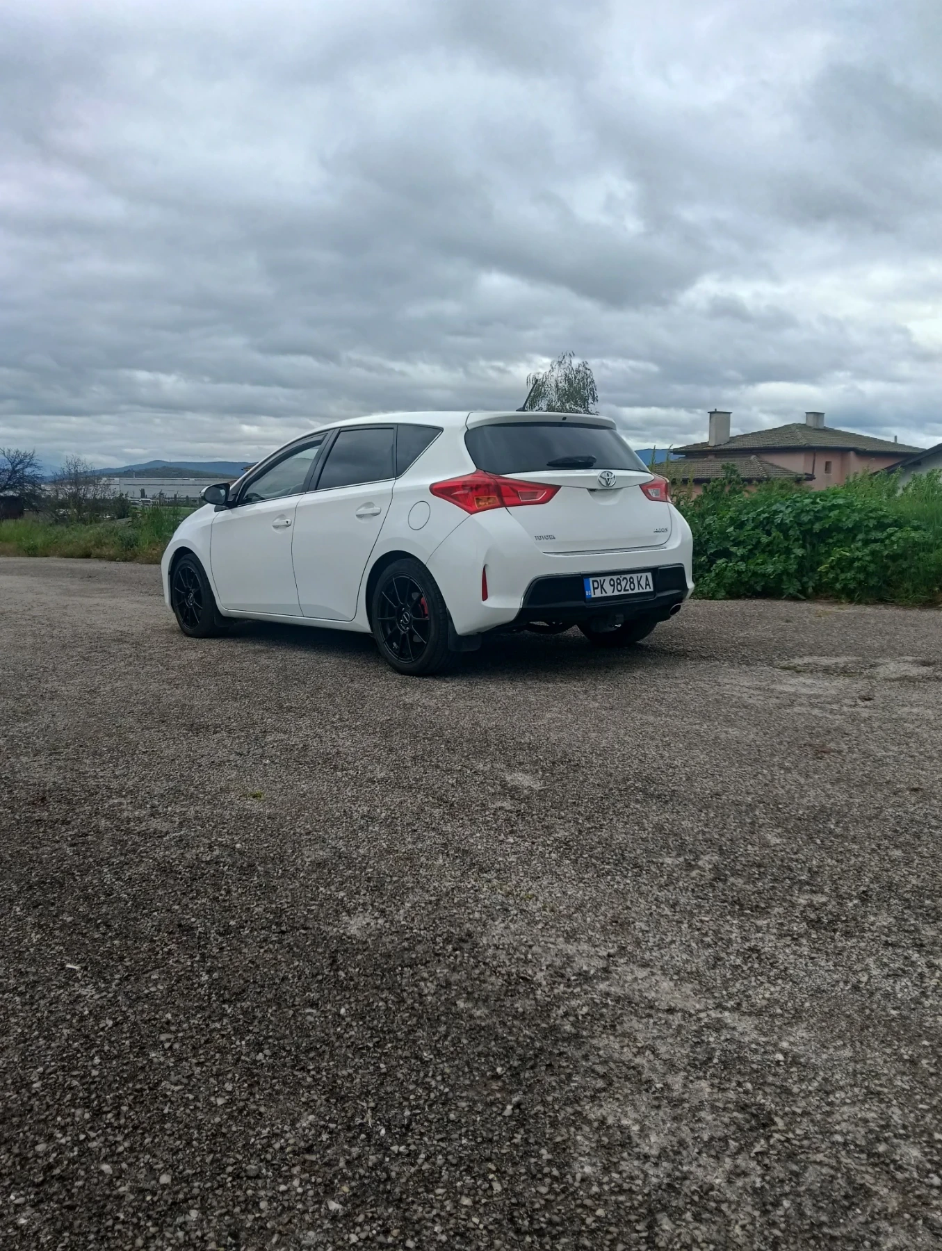 Toyota Auris 2.0 D4D 124кс, снимка 4 - Автомобили и джипове - 54580319