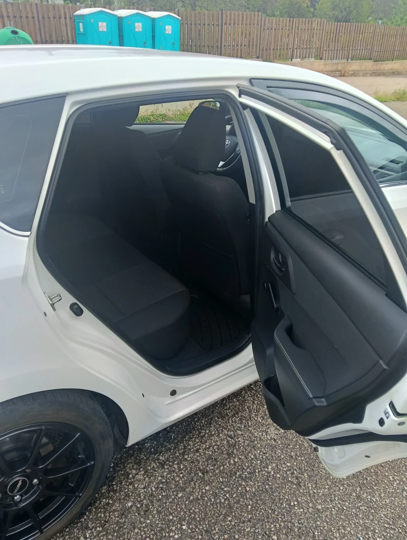 Toyota Auris 2.0 D4D 124кс, снимка 6 - Автомобили и джипове - 54580319