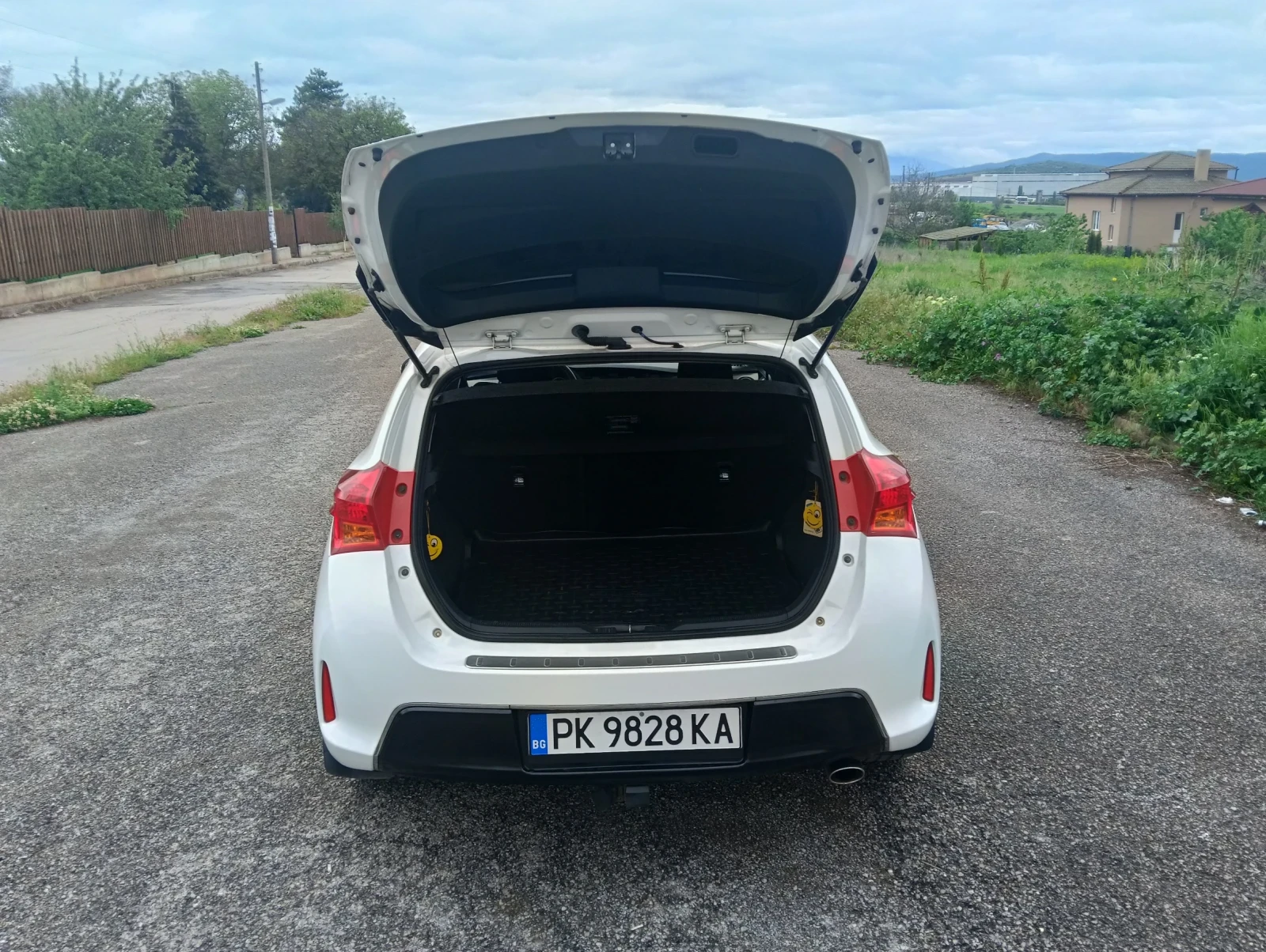 Toyota Auris 2.0 D4D 124кс, снимка 5 - Автомобили и джипове - 54580319