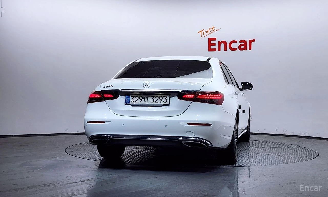 Mercedes-Benz E 250 Avantgarde* DISTRONIC* DIGITAL* AMBIENT* ПОДГРЕВ* , снимка 4 - Автомобили и джипове - 54713155