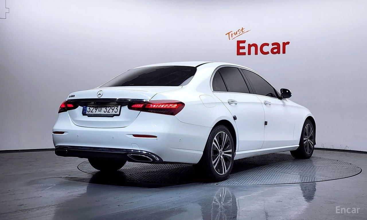 Mercedes-Benz E 250 Avantgarde* DISTRONIC* DIGITAL* AMBIENT* ПОДГРЕВ* , снимка 3 - Автомобили и джипове - 54713155