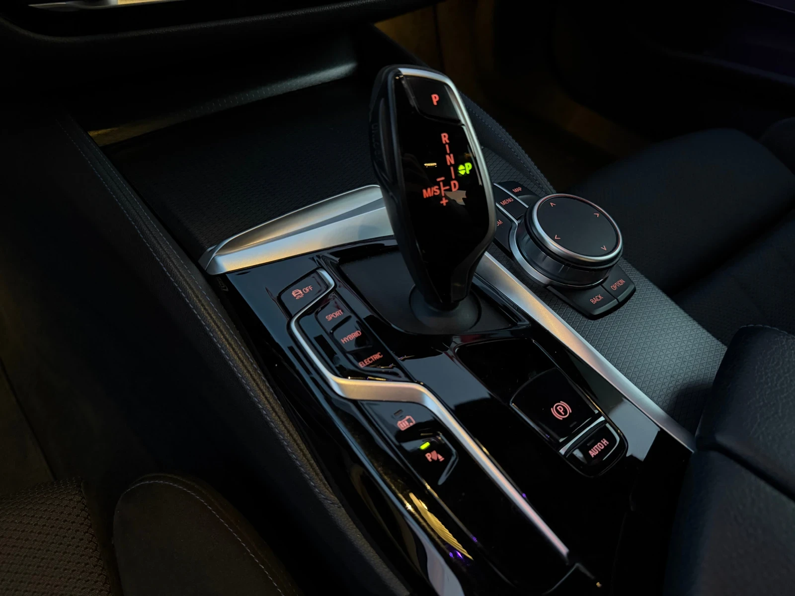 BMW 530 Hybrid, снимка 10 - Автомобили и джипове - 54980505