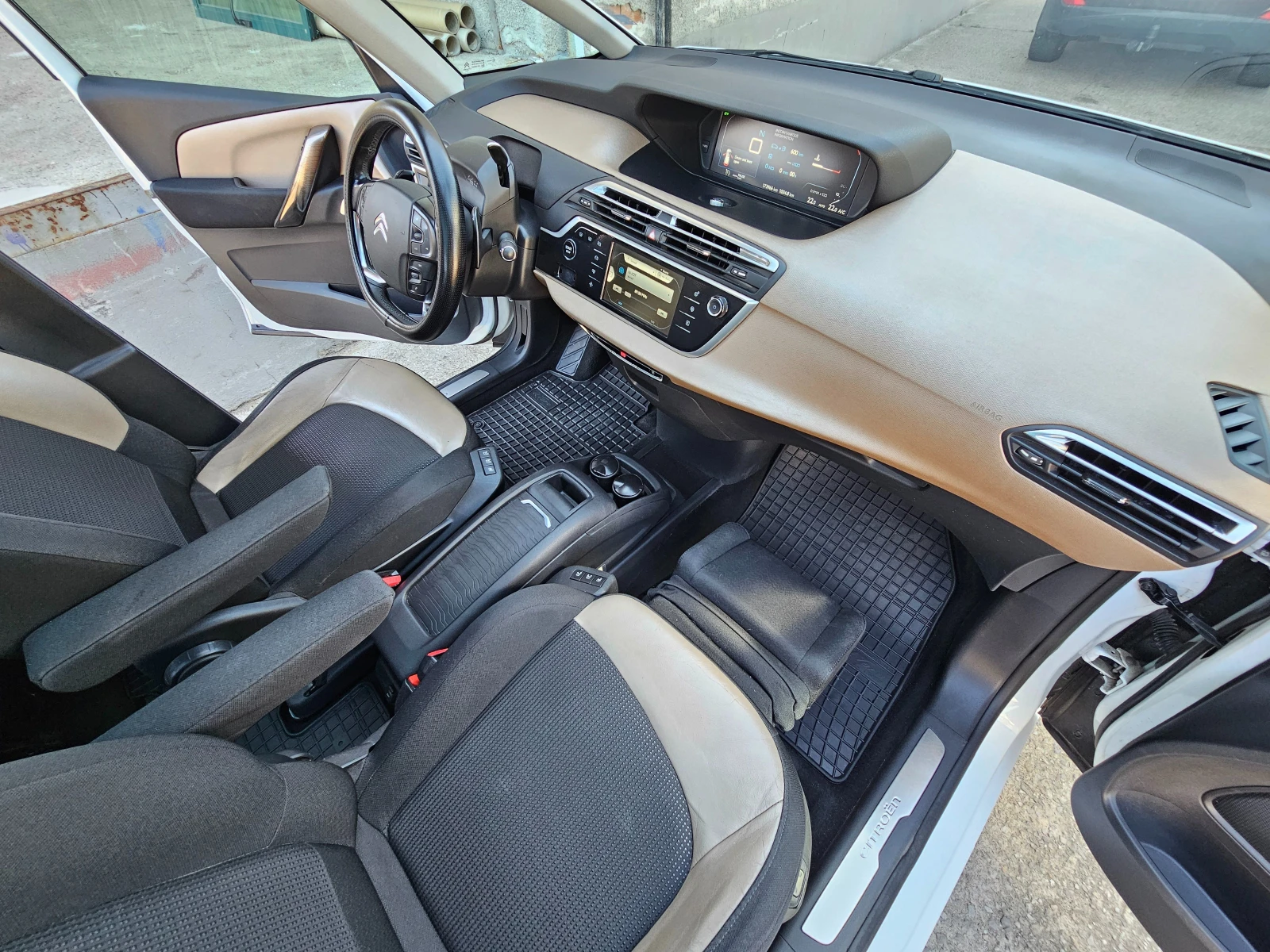 Citroen C4 Picasso Exclusive 1.6HDI, снимка 9 - Автомобили и джипове - 54981557