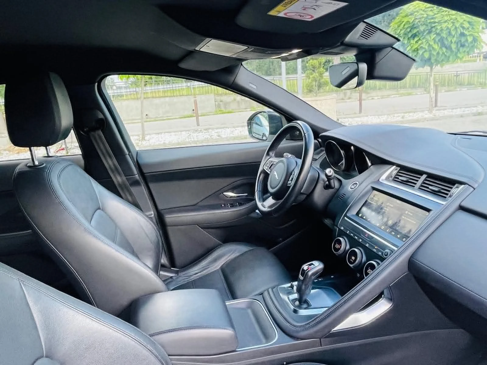 Jaguar E-pace, снимка 9 - Автомобили и джипове - 55801581