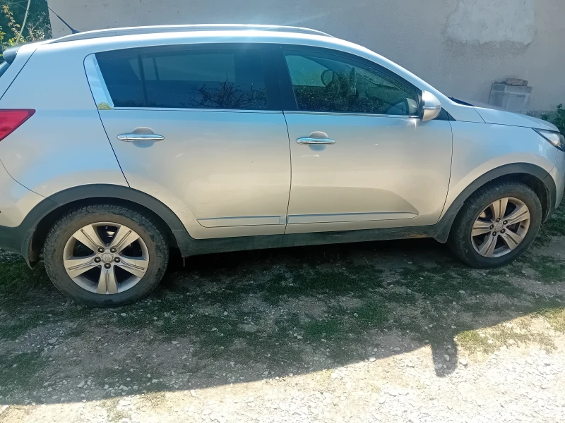 Kia Sportage, снимка 6 - Автомобили и джипове - 51670577