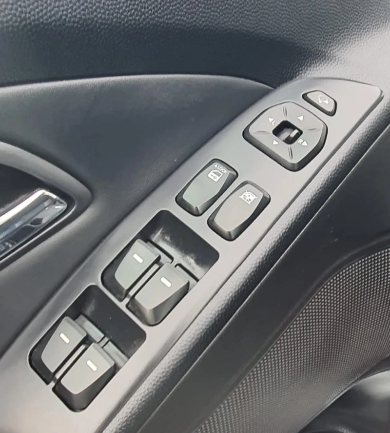 Hyundai IX35 2.0 CRDI 4WD COMFORT, снимка 9 - Автомобили и джипове - 53236828