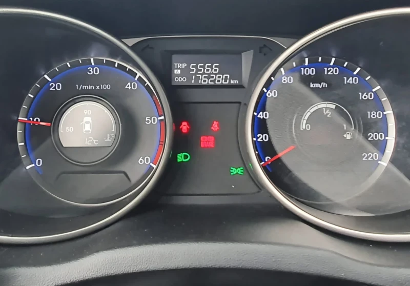 Hyundai IX35 2.0 CRDI 4WD COMFORT, снимка 11 - Автомобили и джипове - 53236828