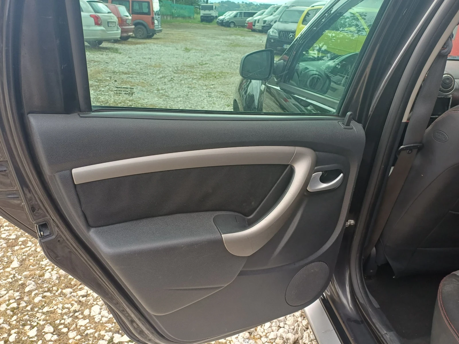 Dacia Duster 1, 6i, Нова., снимка 13 - Автомобили и джипове - 54754331