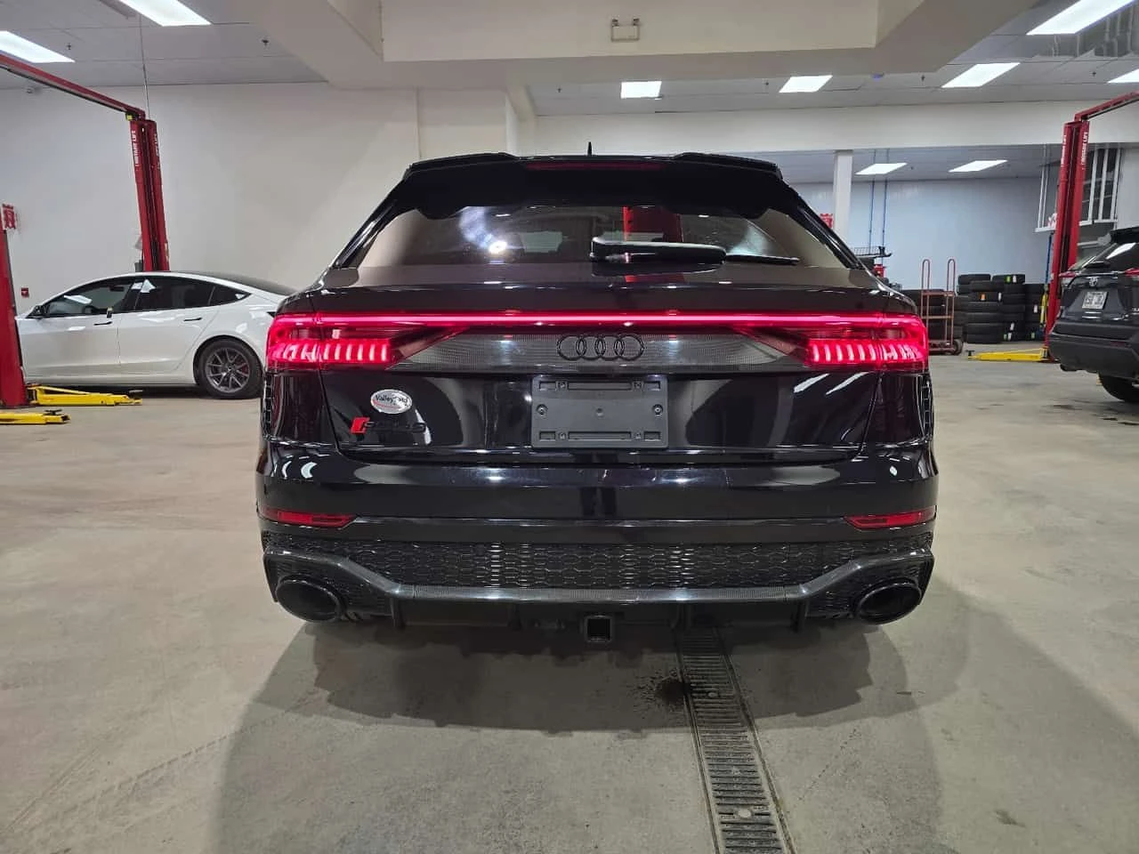 Audi RSQ8 4.0 TFSI quattro | CARFAX | БЕЗ ИНЦИДЕНТИ , снимка 7 - Автомобили и джипове - 55546897