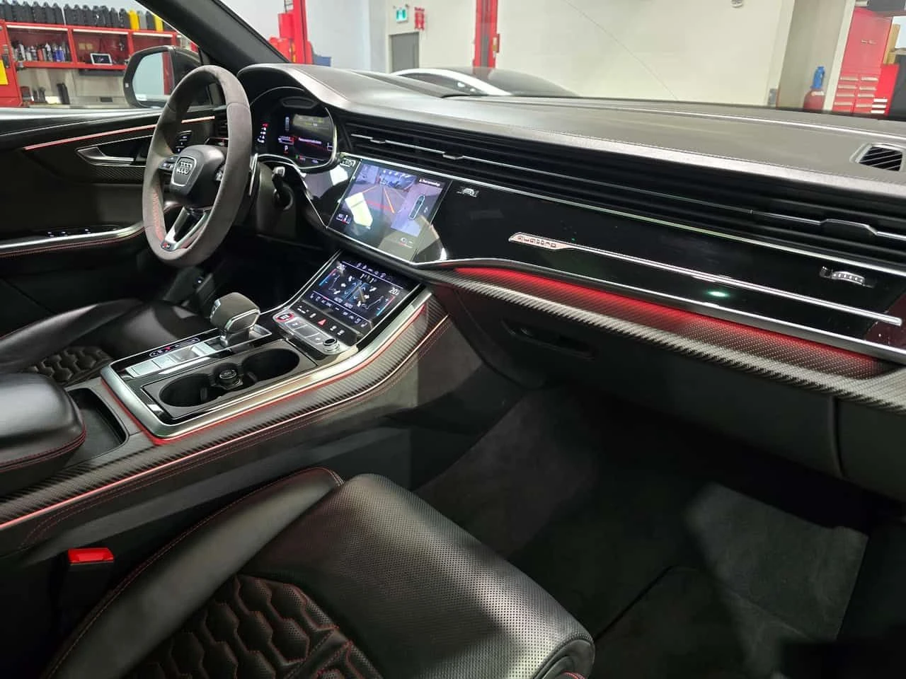 Audi RSQ8 4.0 TFSI quattro | CARFAX | БЕЗ ИНЦИДЕНТИ , снимка 15 - Автомобили и джипове - 55546897