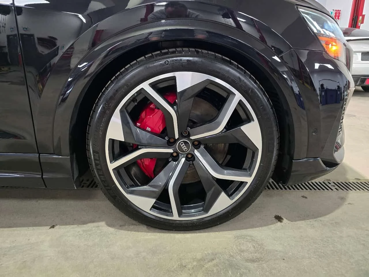 Audi RSQ8 4.0 TFSI quattro | CARFAX | БЕЗ ИНЦИДЕНТИ , снимка 9 - Автомобили и джипове - 55546897