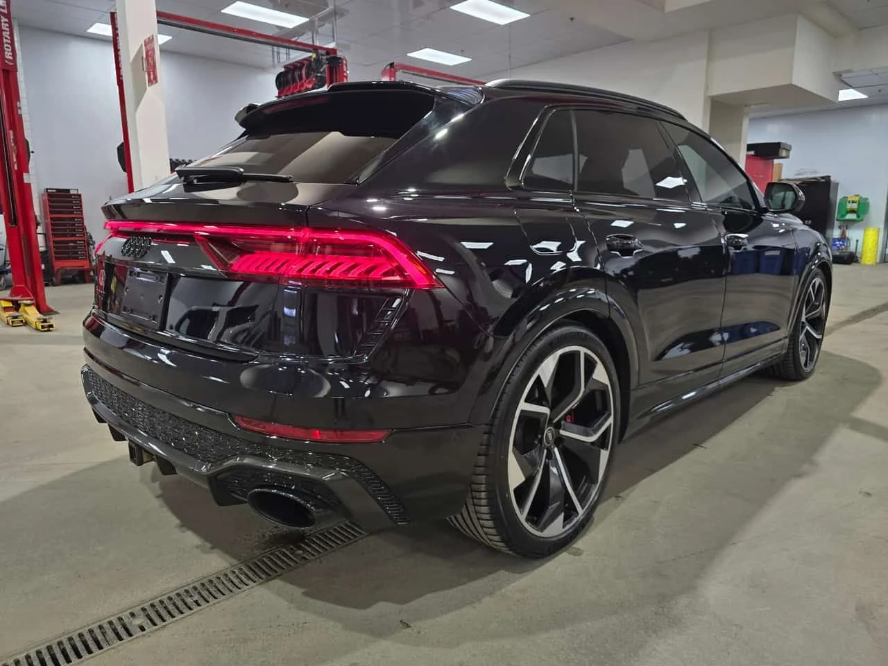 Audi RSQ8 4.0 TFSI quattro | CARFAX | БЕЗ ИНЦИДЕНТИ , снимка 6 - Автомобили и джипове - 55546897