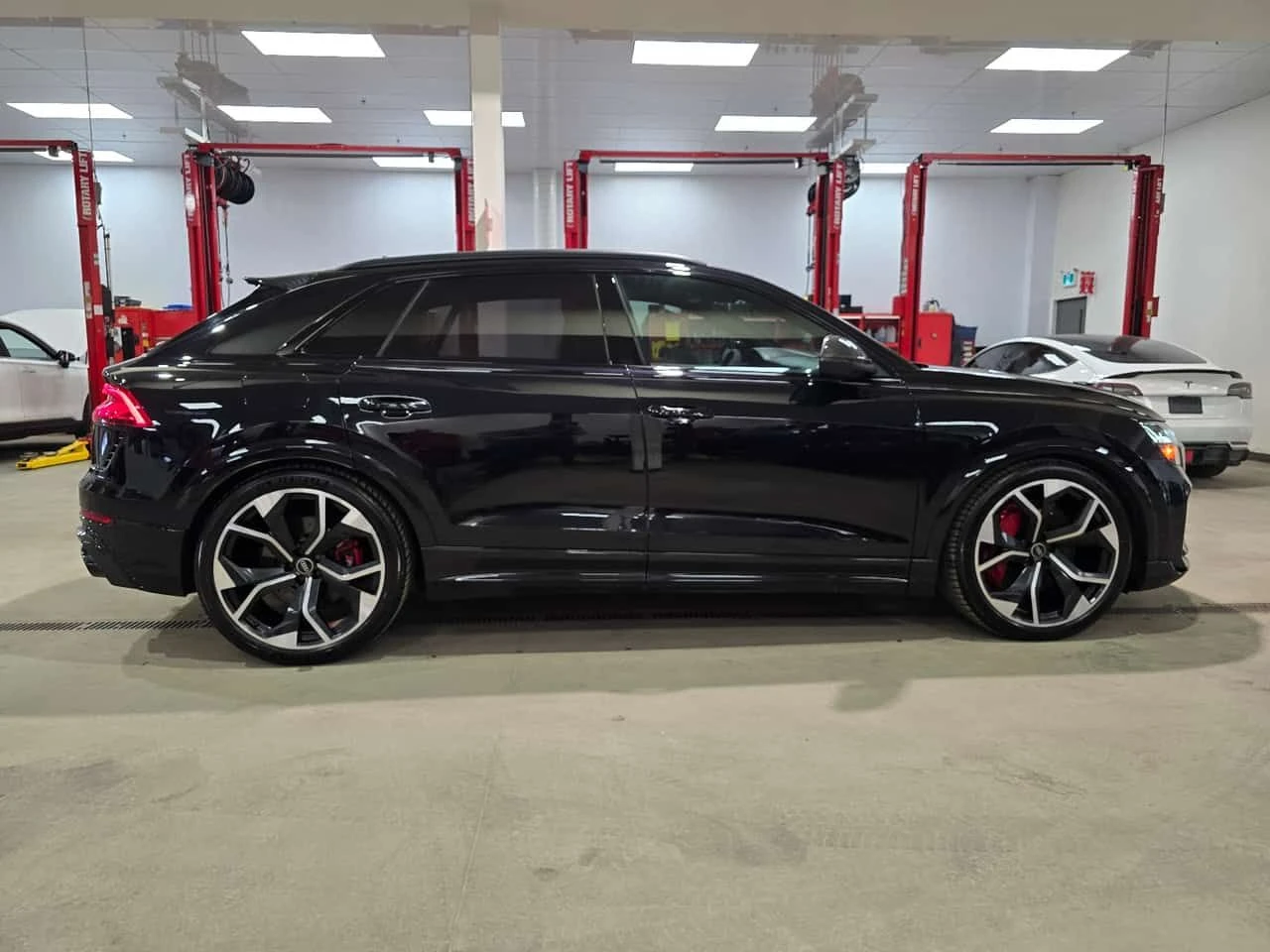 Audi RSQ8 4.0 TFSI quattro | CARFAX | БЕЗ ИНЦИДЕНТИ , снимка 5 - Автомобили и джипове - 55546897